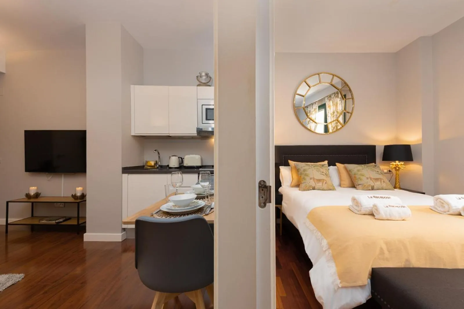 Cathedral Suites - City Center Apartment Малага