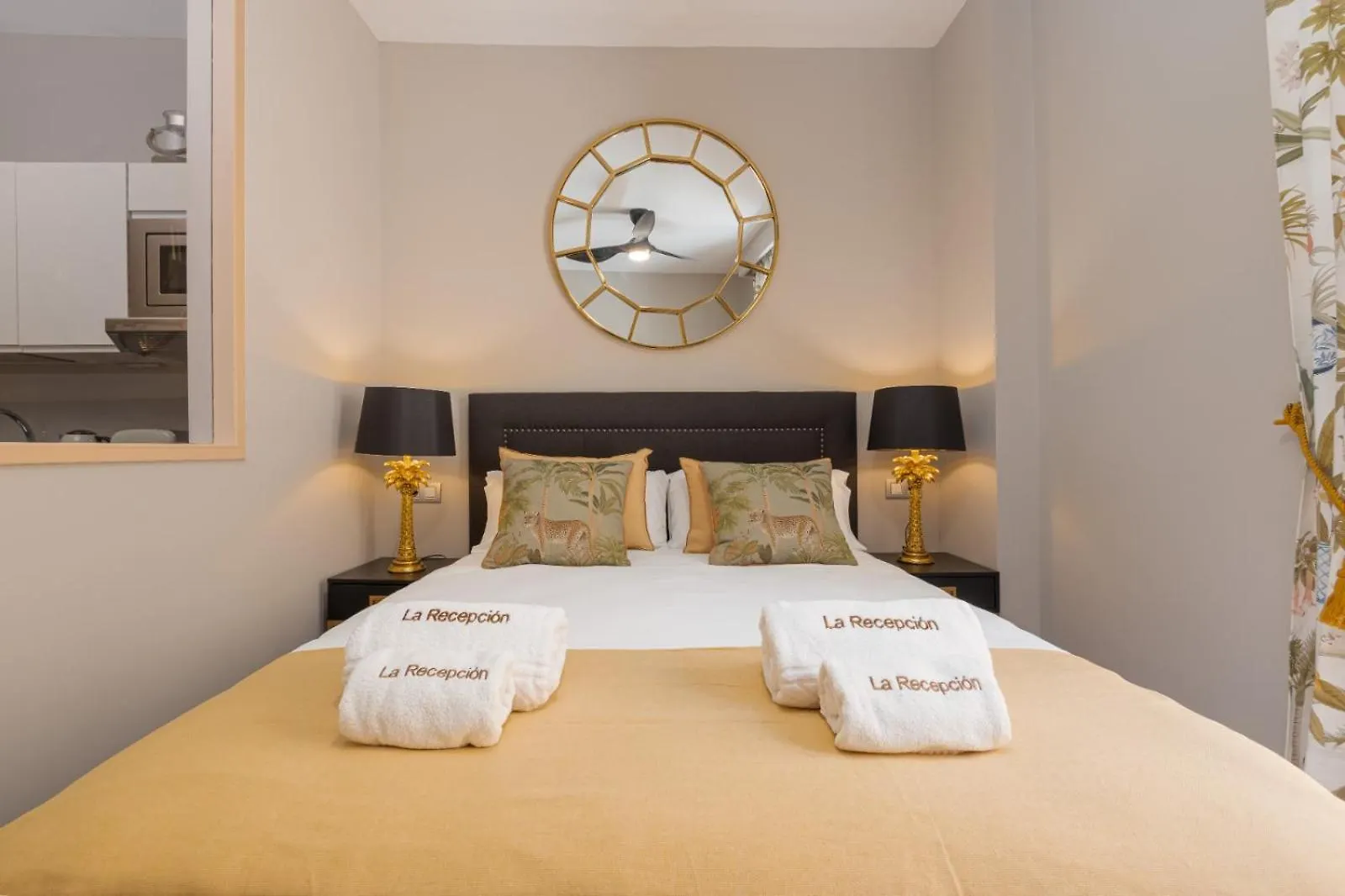 Cathedral Suites - City Center Apartment Малага