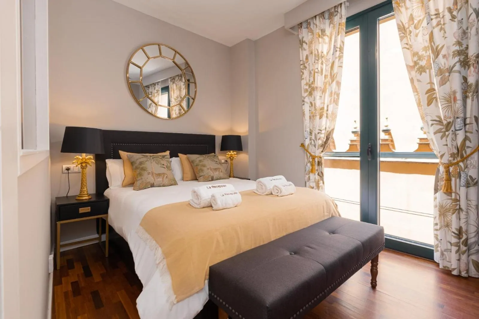 Cathedral Suites - City Center Apartment Малага 0*,