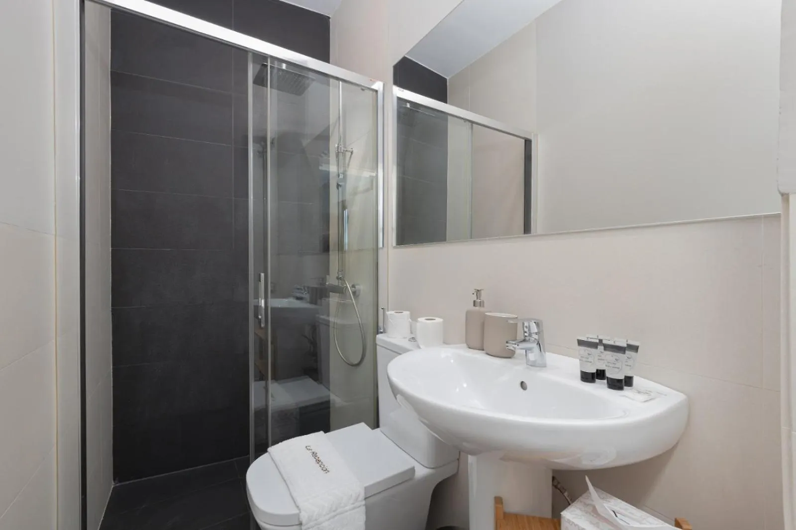 Cathedral Suites - City Center Apartment Малага