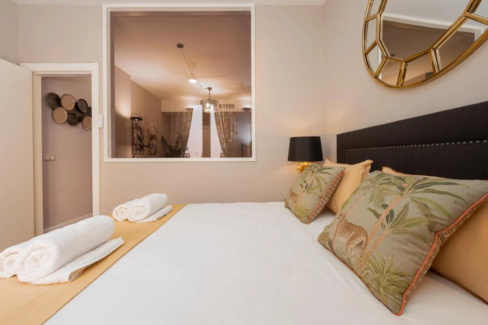 Cathedral Suites - City Center Apartment Малага